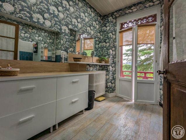 31G100934-41ef7b4c35a44f56a2f444a6a656ae3b