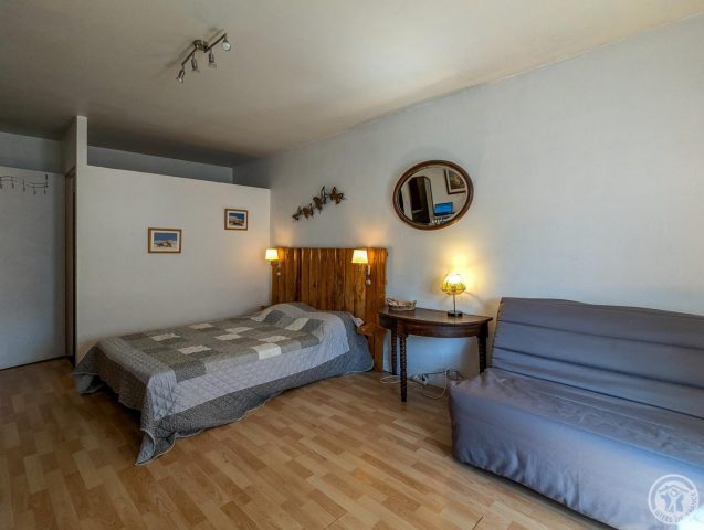 31G100934-44831cb921634d69b25b972bcf82ec3c