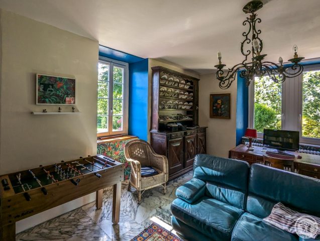 31G100934-741279e419e04599a08f1e055f321468