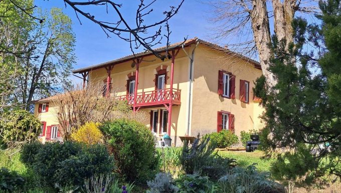 31G100934-9b604b4f4aba4c90aeea96a18eb043c0