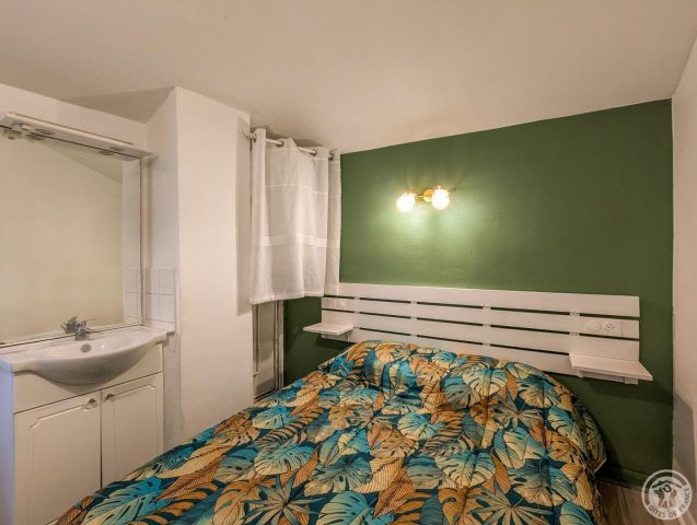 31G100934-c678b53c1dfb4fbba690ce0aaad3213e