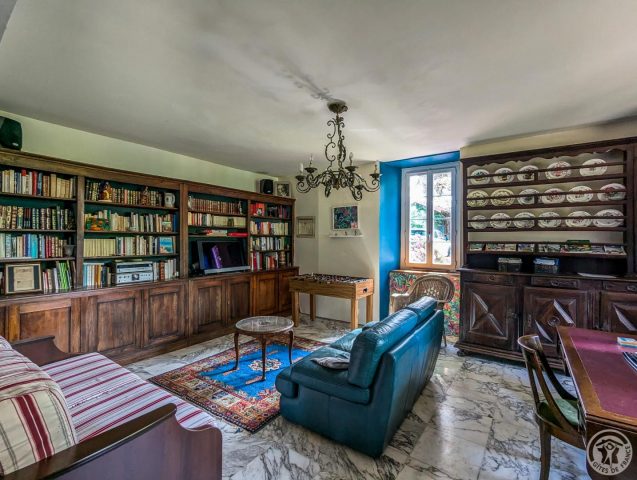 31G100934-c95ee62f4ebf4b2a99bb41651c33c4ee