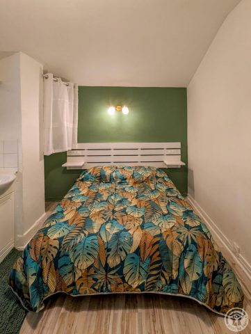 31G100934-f9d9469ec62043f982b4987f8b18a8e3