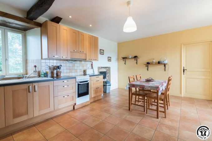 31G100978-0b4828d264584a379de89d0b45188fc9