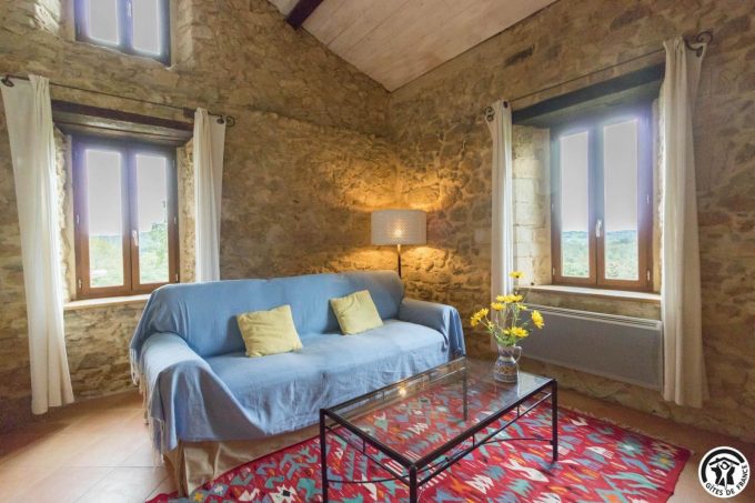 31G100978-285ac4df08584be29b8caa9792741ebc