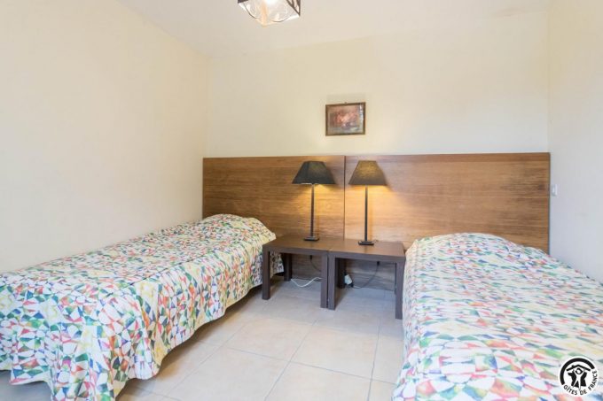 31G100978-3ec5950ec569464eae7cf4a611196907