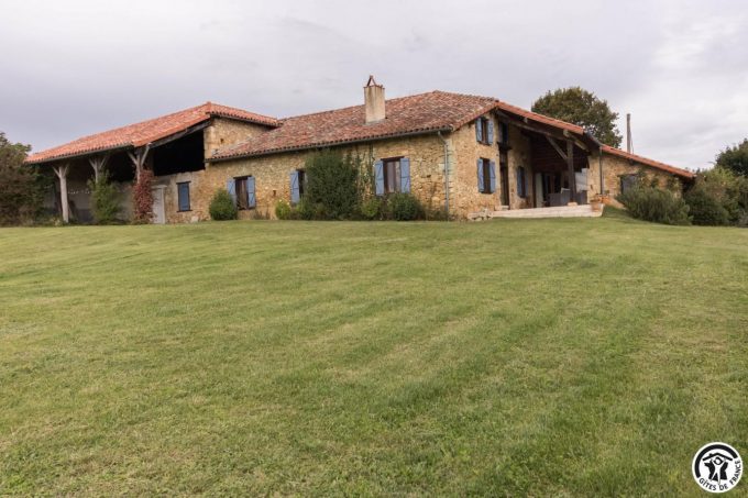 31G100978-b2983130d73d44bcb7418b079dfb14b8