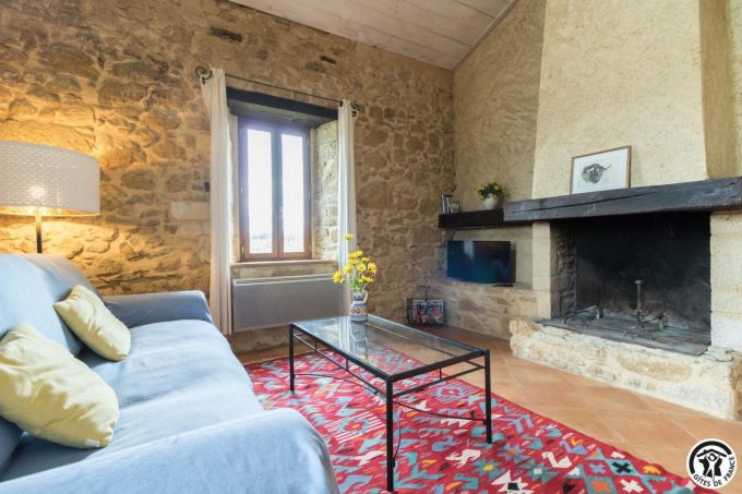 31G100978-b584ef5a69544090bc3759d31fbb0b9e