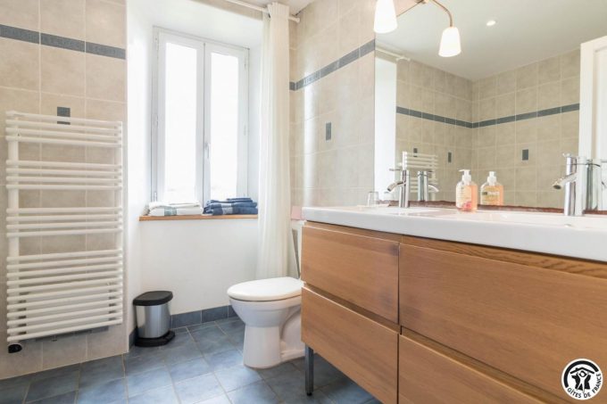 31G100978-c01d1320e5ca43ed96af79525e3d0f86