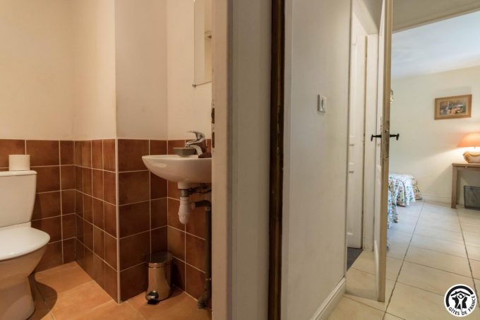 31G100978-c40855ebc09b46258c5f40bad63dcc03