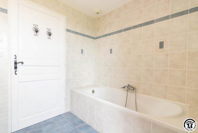 31G100978-c67689b520cb42c4b4f98b1175304848