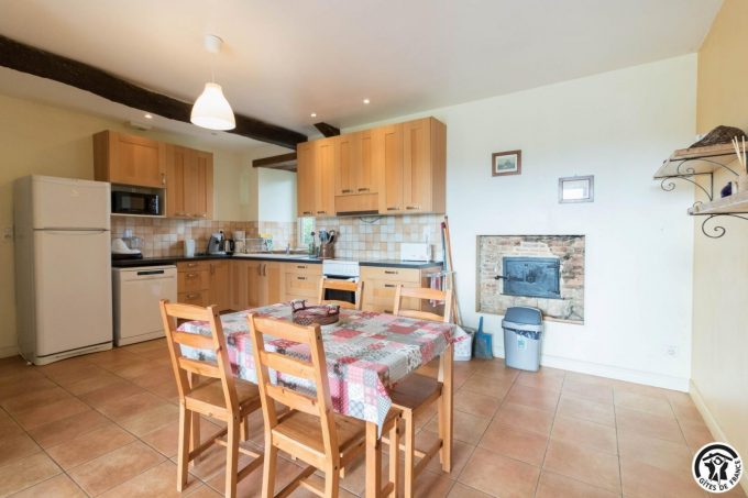 31G100978-eae7b1e79348431ab9144804384d3903