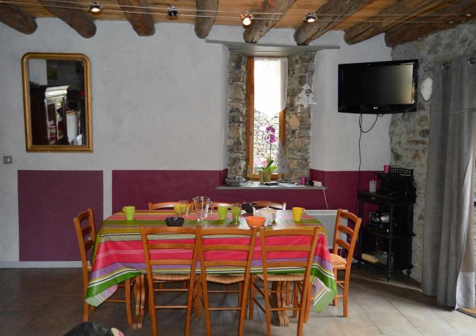 31G100982-107d426571514cbb824a462f67c5f0e1