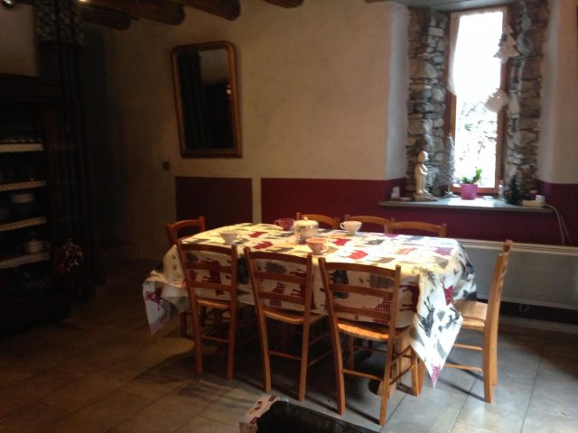 31G100982-1b026155a3a340c7b3cc019e923b40e4