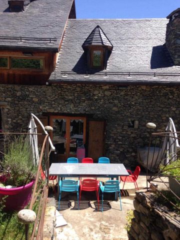 31G100982-4f817627c41443269a151b3c7a4c98d1