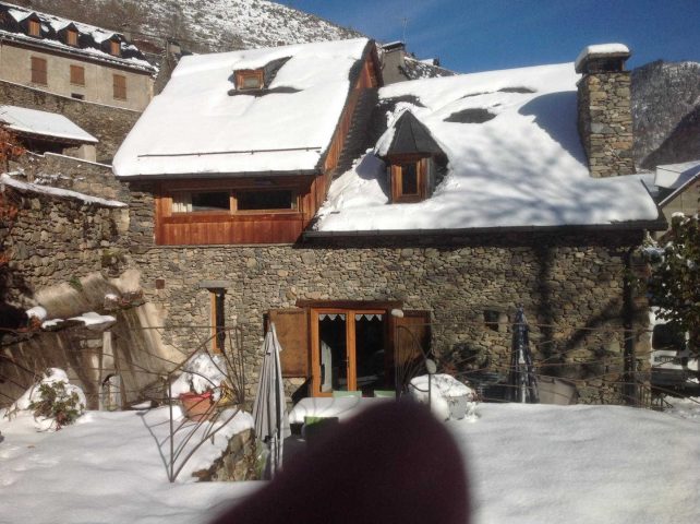 31G100982-985624557cda4267a3d3c79dca596402