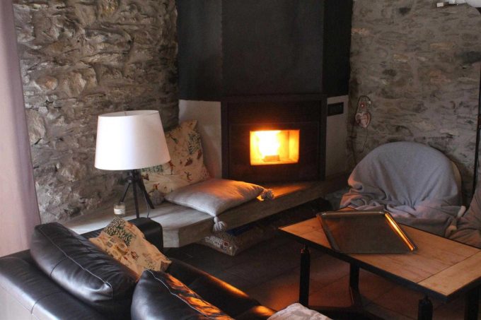 31G100982-a04ef7ee7fbb4a6784d16d5c310924a6