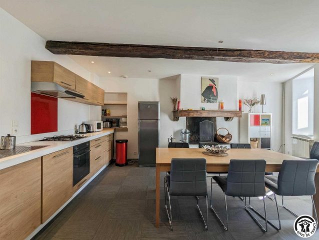 31G100984-1d9e2449c42e4dfa88a46a98f912bf2a