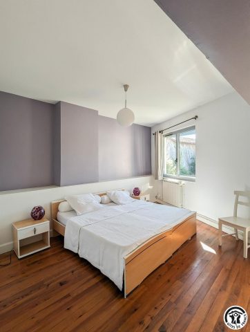 31G100984-acb50d540b104970a7412069872e889a