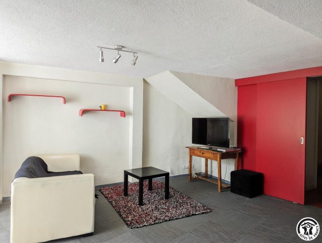 31G100984-d2cb7e570e414de693d2141d5d33cc88