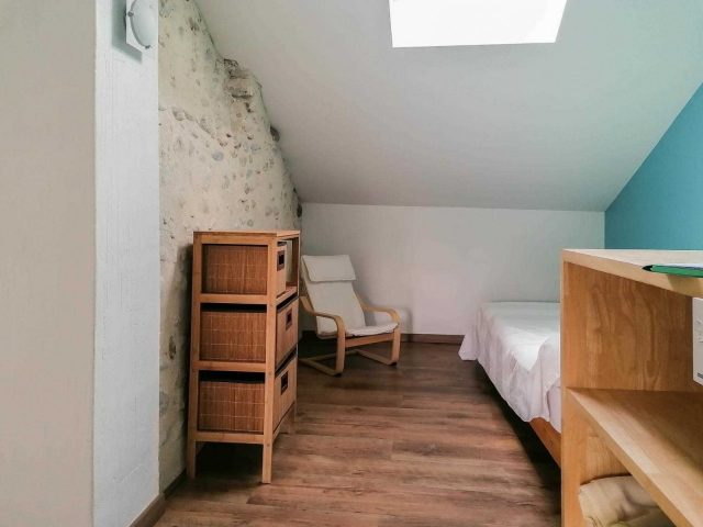 31G100985-c3d4d2002fe442b69b3f8a2e98975469