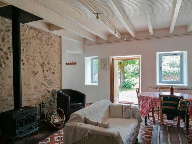 31G100985-e9eb2bdf597a4b9cb81da2aa81486bd8