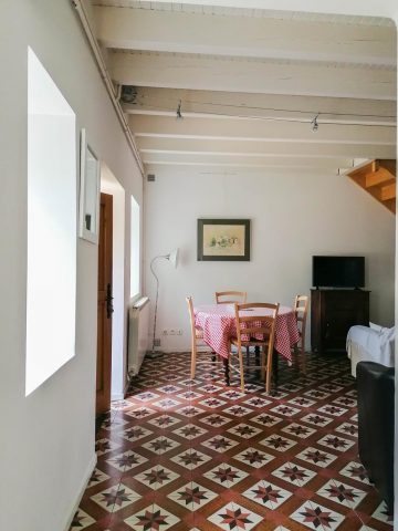 31G100985-e9fba617f0f043529bfb97ac1e2ab847