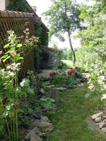 31G101003-a8c4efaaa178410899d2b9a5f6d06c5a