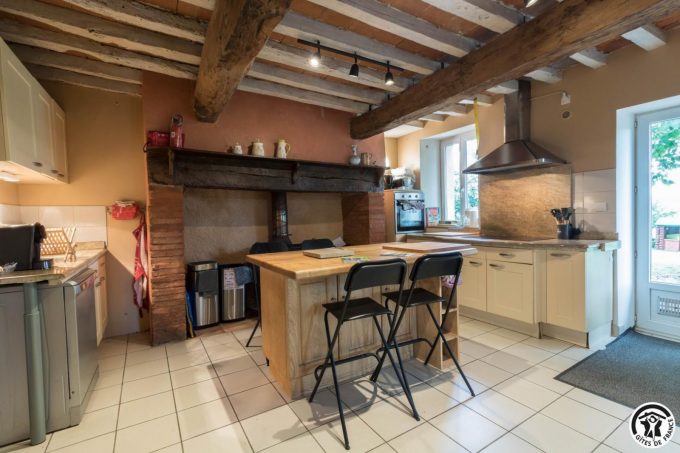 31G101006-22b7fa70bc874e52b645f5ec9d9c7d83