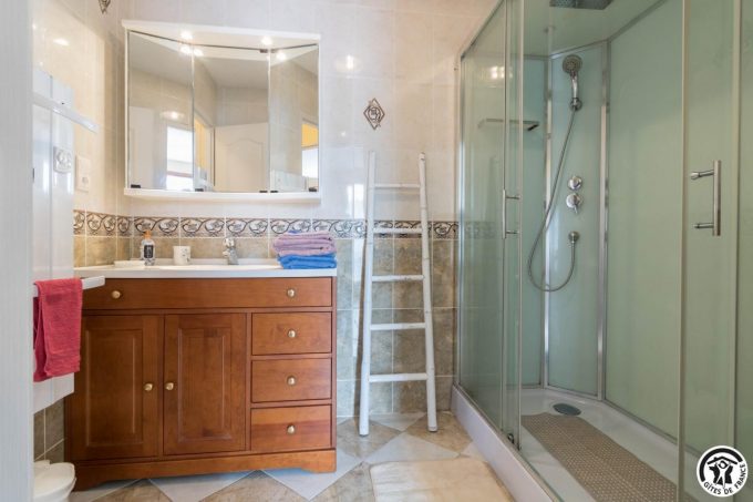 31G101011-162736779b5d4fcf9a484c61f08e5673