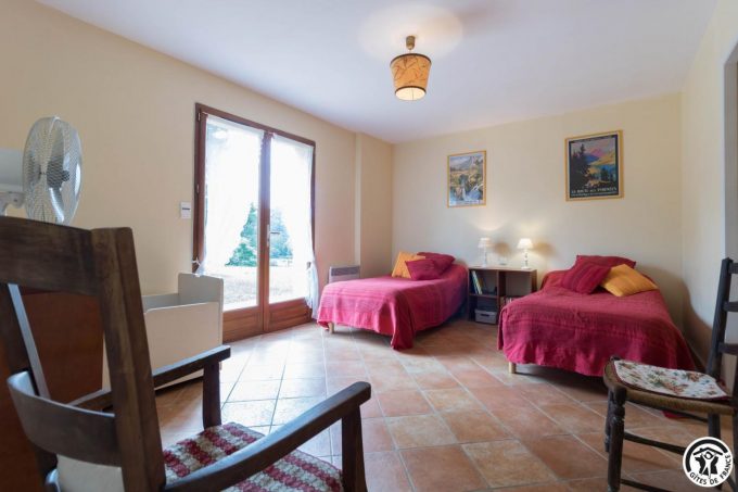 31G101011-21ef16ecede04f0d9676cad84d47afe8