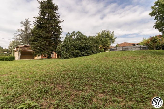 31G101011-d865a73f3a554e83ad2588a3c084d680