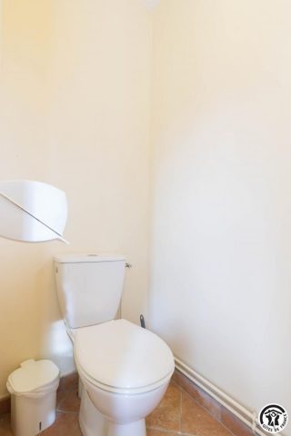 31G101011-e7fa4078bb554360826cd2d33869c1ec