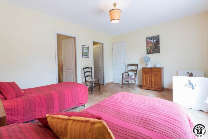 31G101011-fb0b70a99cba497f8c83a5e721d3b775