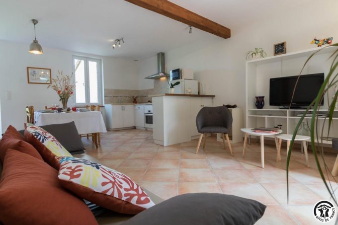 31G101045-5259352e6f17421298c0e33ab651db75