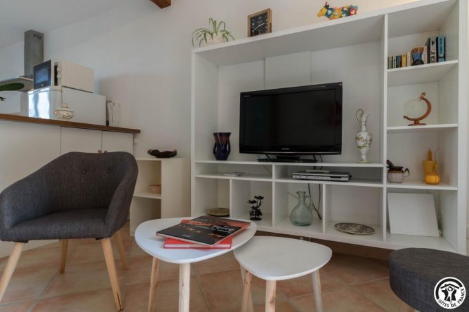 31G101045-820aac518de14d589aedd3ed64b3513a