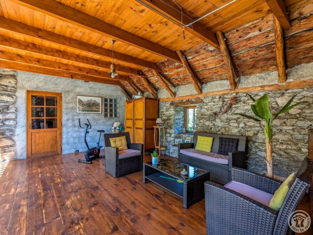 31G101052-76509d48184440119ab2126bc43e8ba5