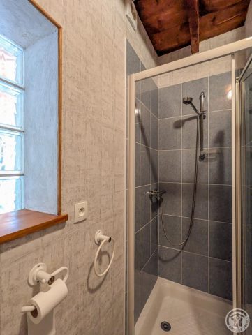 31G101052-ea4601dac5514a0a9e3dd8f2542ab6fb