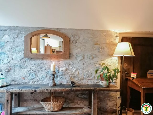 31G101054-209a5742f27d4690a68092fe75691412