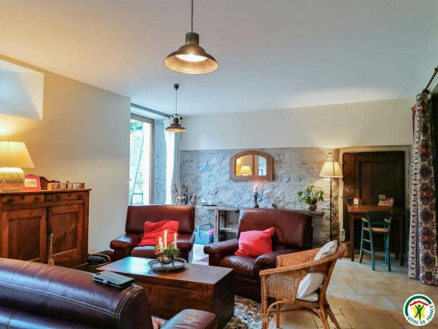 31G101054-901edc57913243418253ffc8f97fe73f