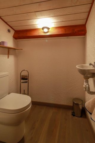 31G101056-1d270a6d5f8442b2b006db391c1f5051