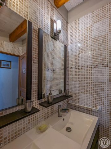 31G101056-544e288904eb484cbbec43ce9feef659