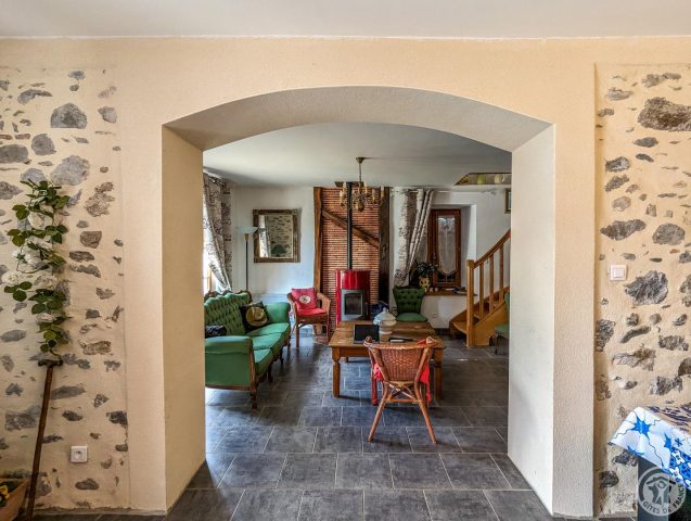 31G101056-5704468c493642c685dd975208502dbd