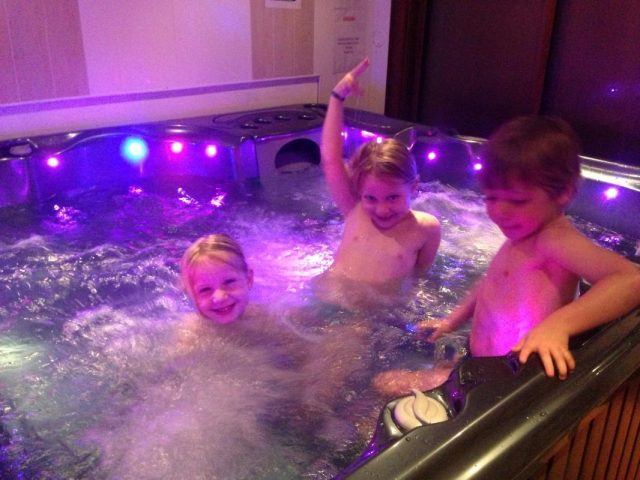 31G101056-820f8d650b1744e5b987bb0d33c5eb70