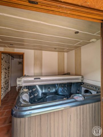 31G101056-9409ad7d6e1b4ecc84fdc94eb00d9678