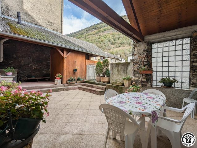 31G101085-7163f7f04b544771aad25cc6eb706576