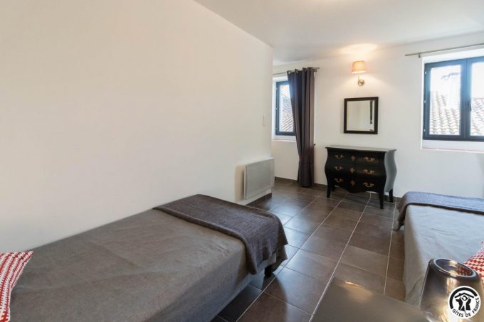 31G101100-22ba88d4975e4bbc8e928b3ab066fc1e