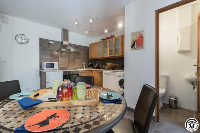 31G101100-4015246200d24696b06b87acf7a9c461