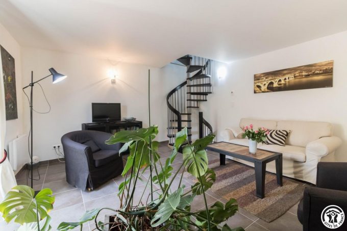 31G101100-7c9e5fa8af75443b9c1cb2a46e042d8d