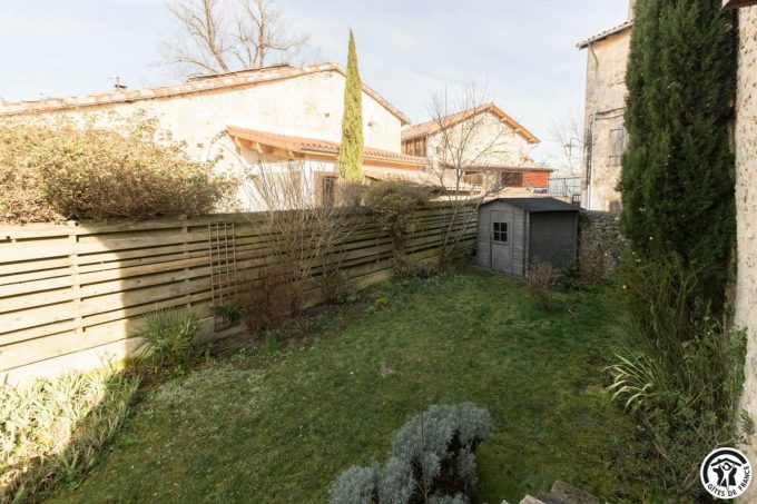 31G101100-c32c17fe6d1441338db6aa4c4d56de0d